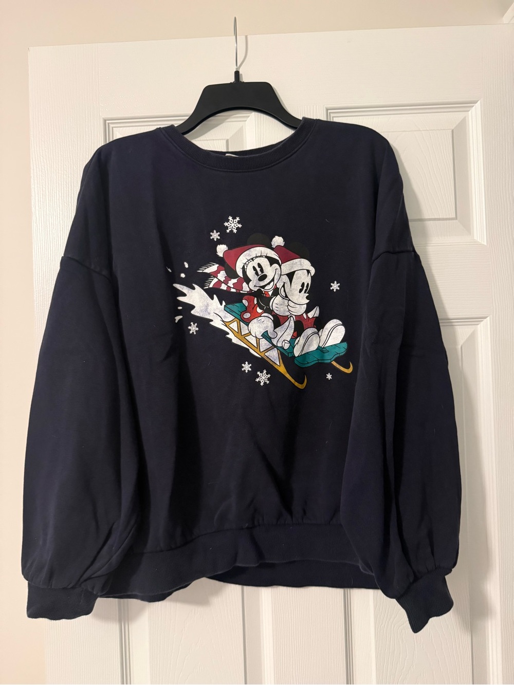 H&M Disney Mickey and Minnie Winter Themed Crewneck Sweatshirt Size Large